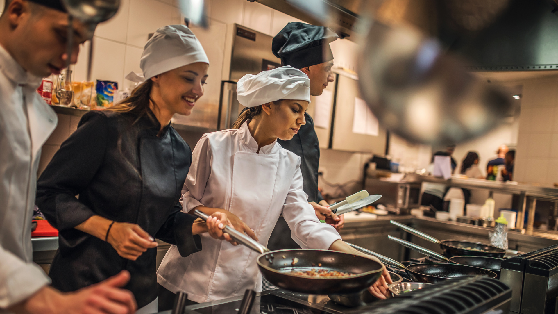 curso cozinheiro profissional gratis SINHORES sindicatos hoteis bares e restaurantes baixada santista